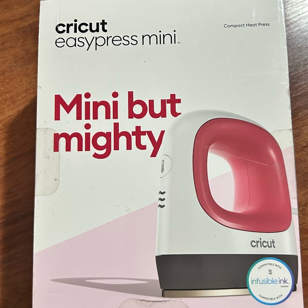 New Cricut EasyPress Mini - Pink and White Handheld Heat Press